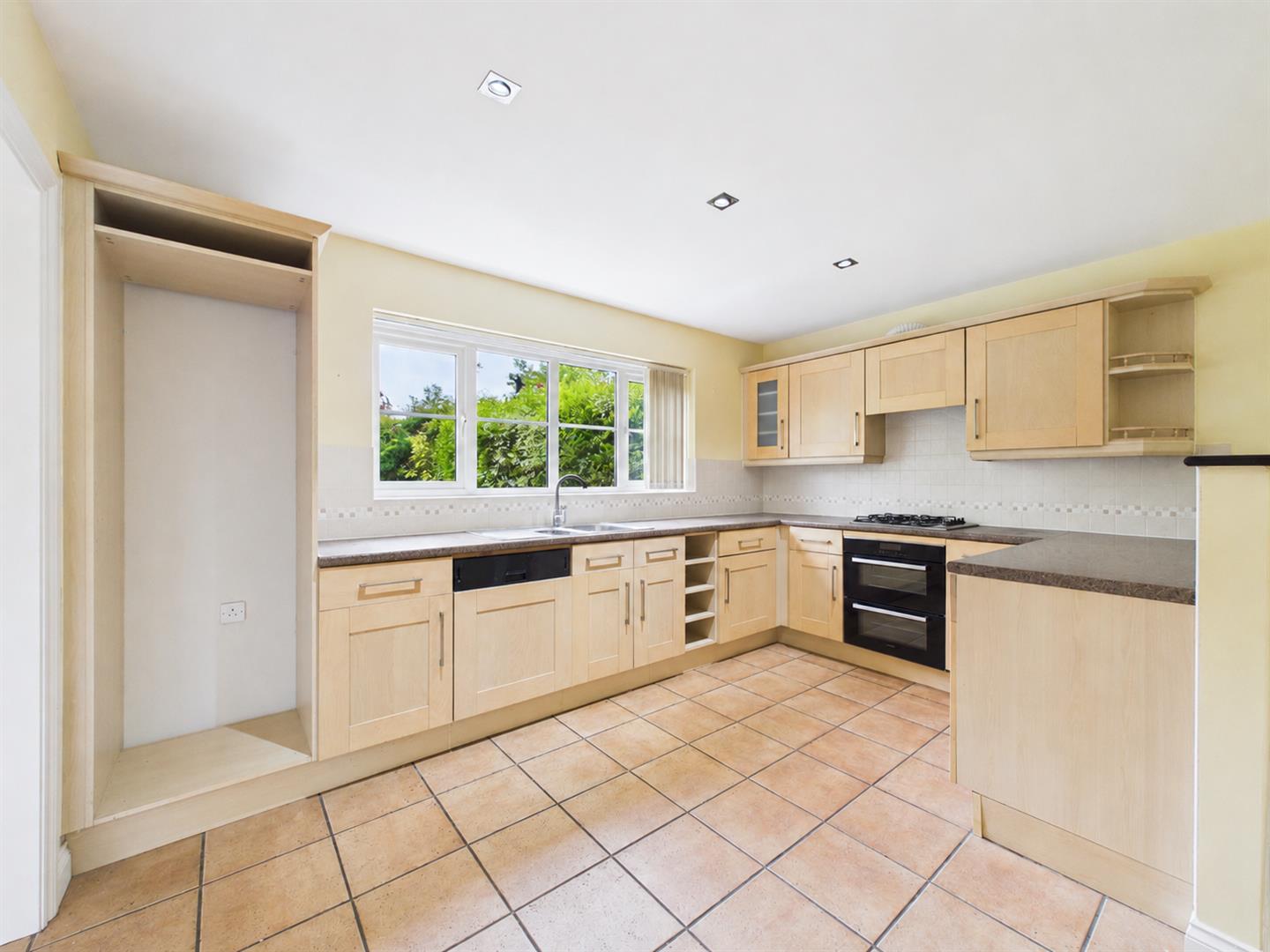 28 Bentley Drive, Oswestry, SY11 1TQ SSTC